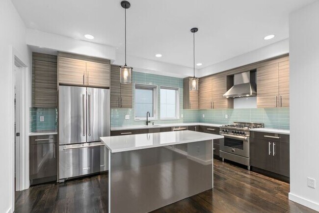 Photo - Stunning Modern Air-Conditioned in Coveted...