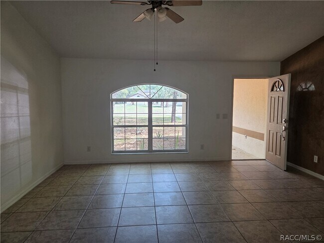 Photo - 1471 E St James Loop