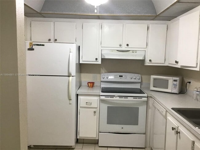 Building Photo - 359 Saxony Ln Unit 359 Rental