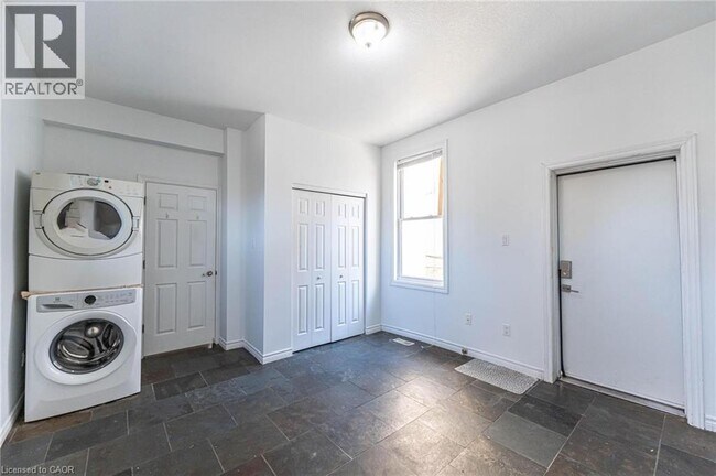 Photo - 265 Main St W