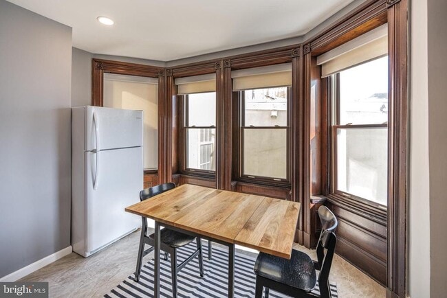 Building Photo - 1620 Mt Vernon St Unit 2R