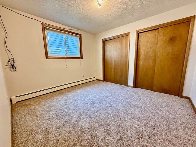 Photo - 818 5th St NW