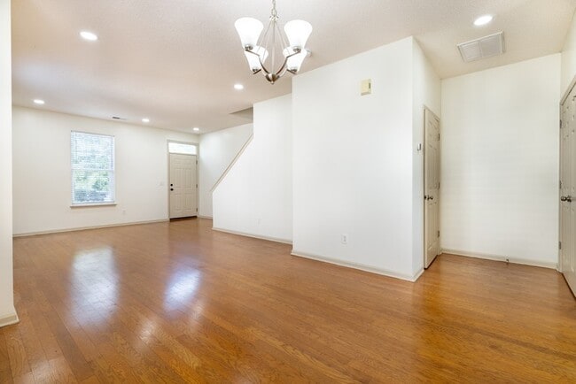 4012 Gullah Ave