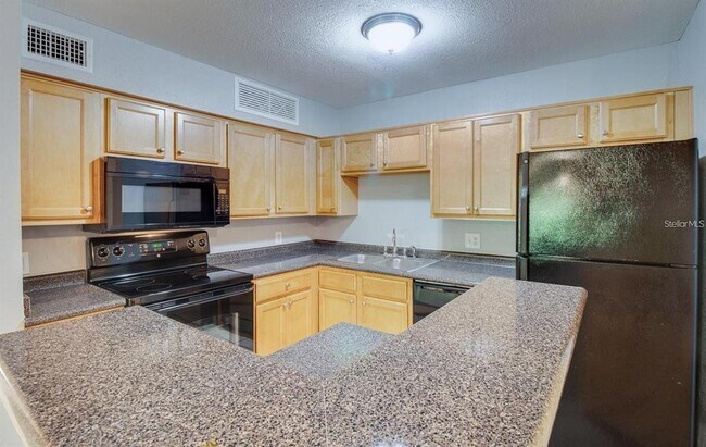 Photo - 415 Lakepointe Dr Unit 202