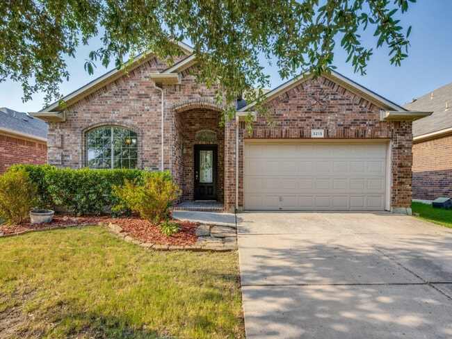 Photo - 3213 Hornbeam St