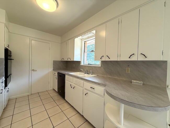 Photo - Walk to St. Edwards University!-2711 Littl...