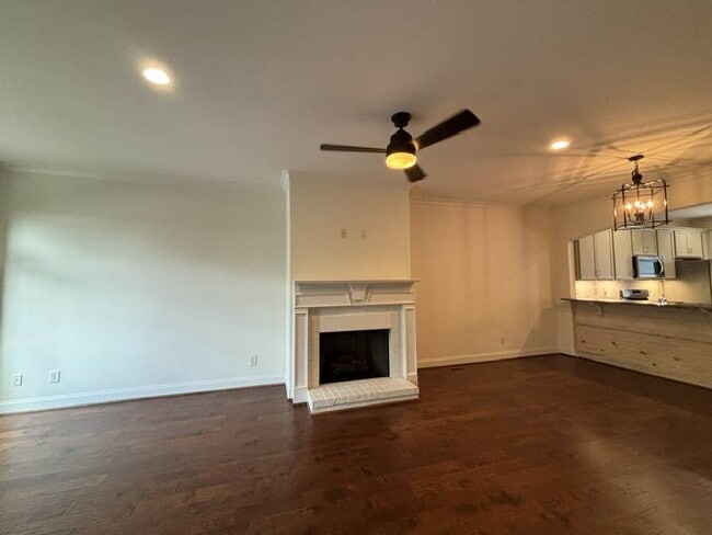 Photo - 954 Lennox Blvd