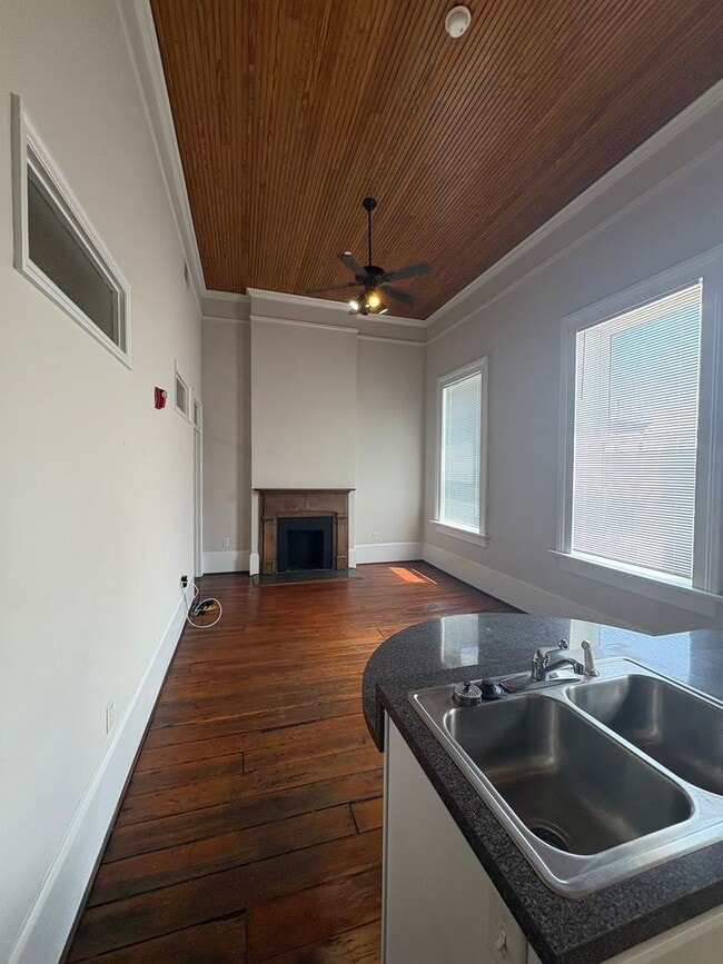 Photo - 460 Poplar St Unit 202