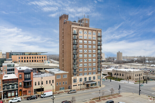 Building Photo - 10 N Sheridan Rd. Rental