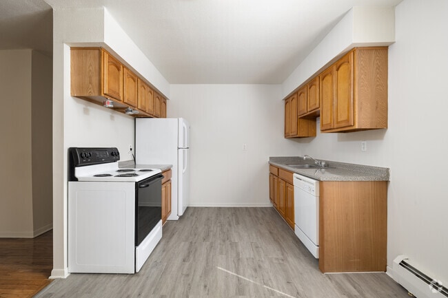 1BR, 1BA - 650SF - Kitchen