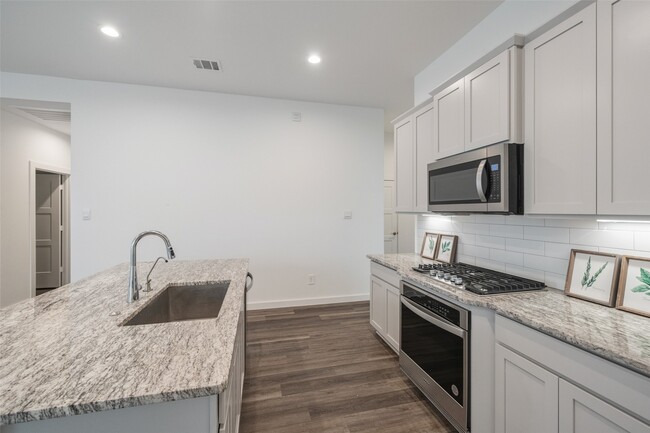 Photo - 1613 Sunbend Ln