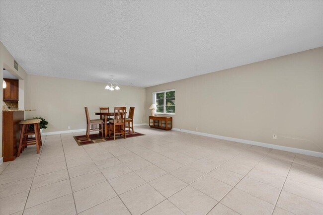 251 Seabreeze Cir