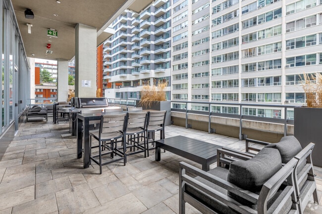 Outdoor Dining & BBQ