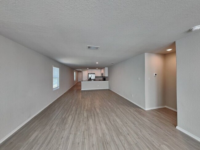 Photo - 144 Hollywood Dr