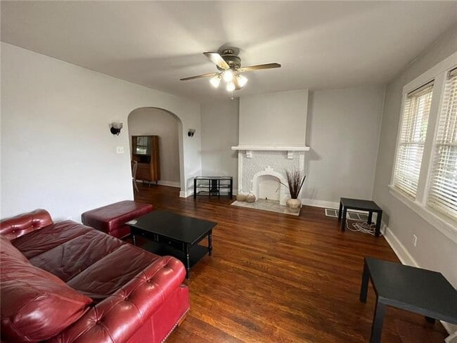 Photo - 518 Belgreen Pl