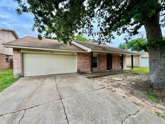 Building Photo - 5015 Glendower Dr