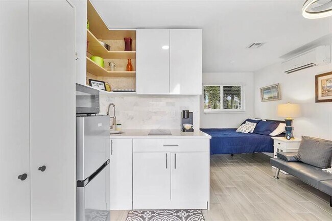 Photo - 2250 SE 5th St Apartment Unit 5