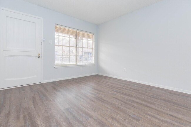 Photo - Renwick Apartments