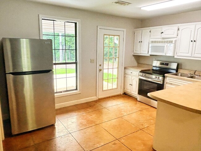 Photo - Lovely Cottage Just South of Campus