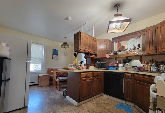 Photo - 139 Brook St