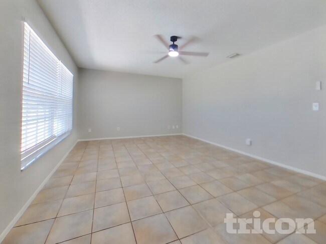 Photo - 407 43rd St Blvd W