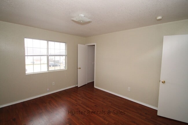 4504-D Jeff Scott Dr