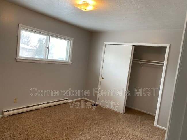 Photo - 825 3rd St SW