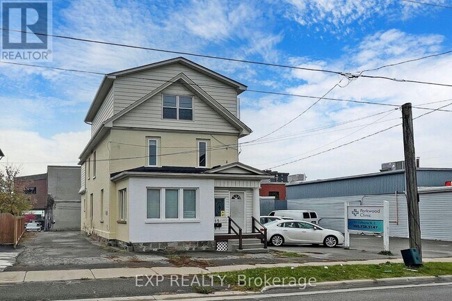 Photo - 15 Colborne St E