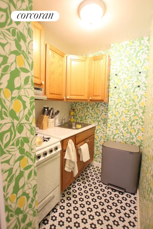 Photo - 309 W 72nd St