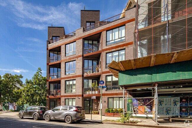 Photo - 735 Bergen St