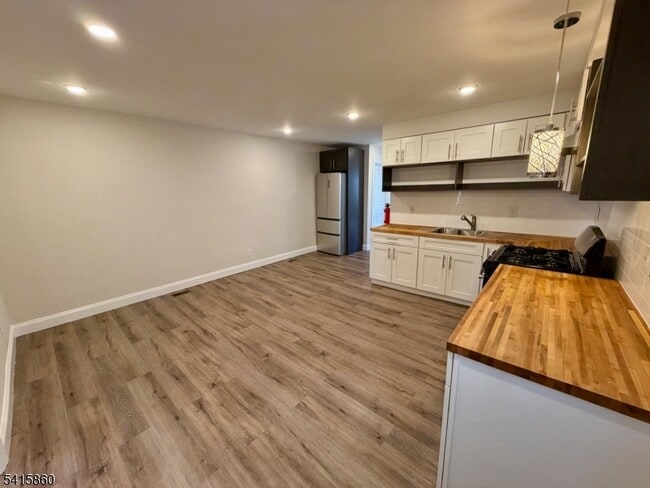 Photo - 114 Maple Ave