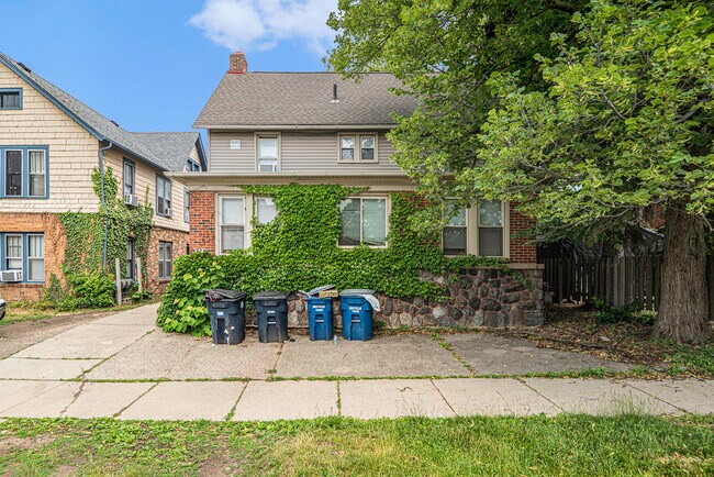 Photo - 335 Packard St