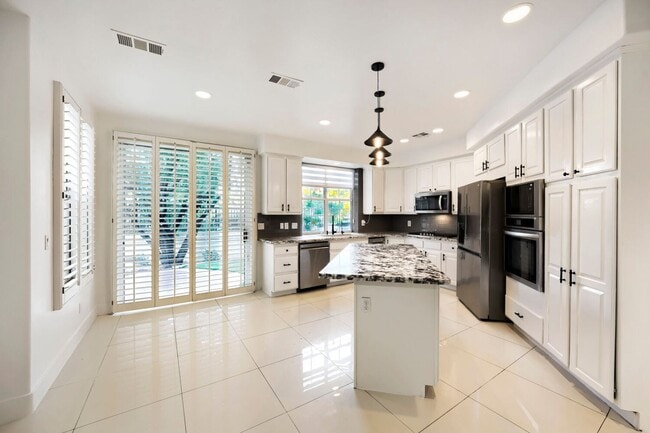 Photo - 5 Bedroom Luxury Home In Peccole Ranch!