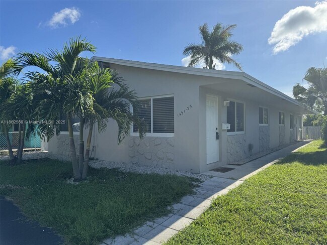 Building Photo - 1431 N 14th Way Unit front Rental