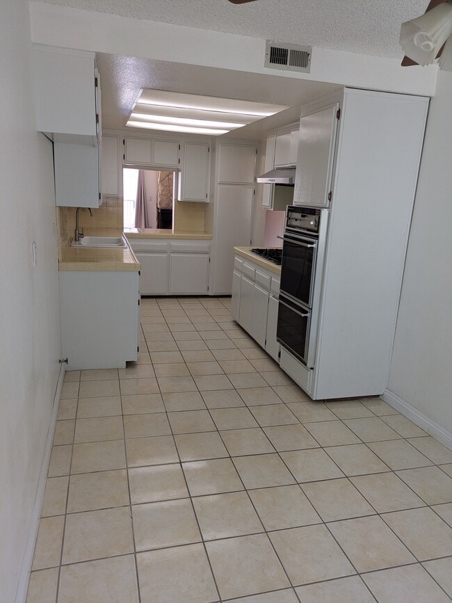 Photo - 2105 Mathews Ave