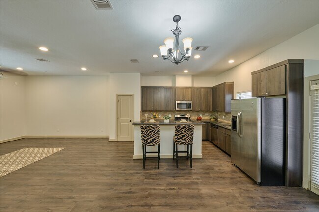 Photo - 2422 Navigation Blvd Unit E