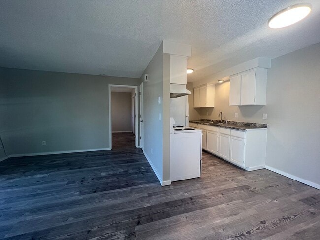 Photo - Cute One Bedroom Apartment in Central Medford | Available Mid December Unidad 230 Beatty St #5