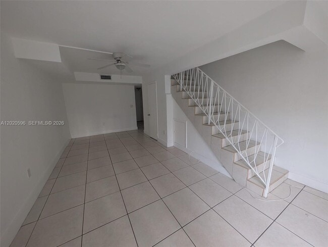Building Photo - 465 Swallow Dr Unit 9