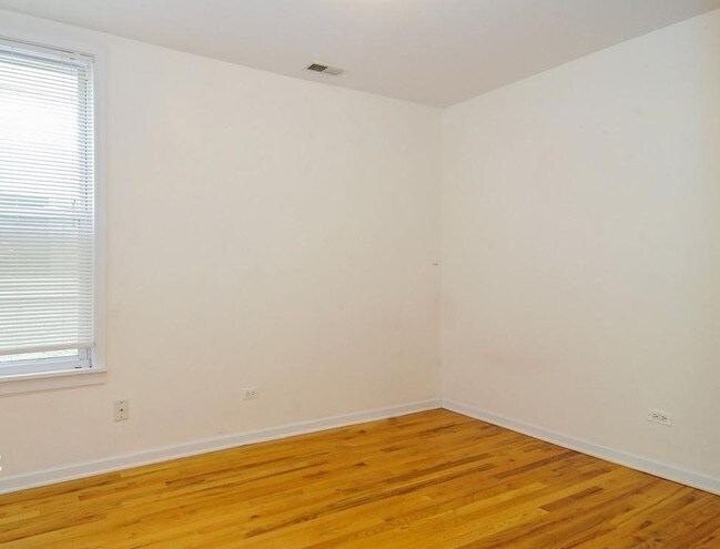 Photo - 1433 W Oakdale Ave Unidad 2