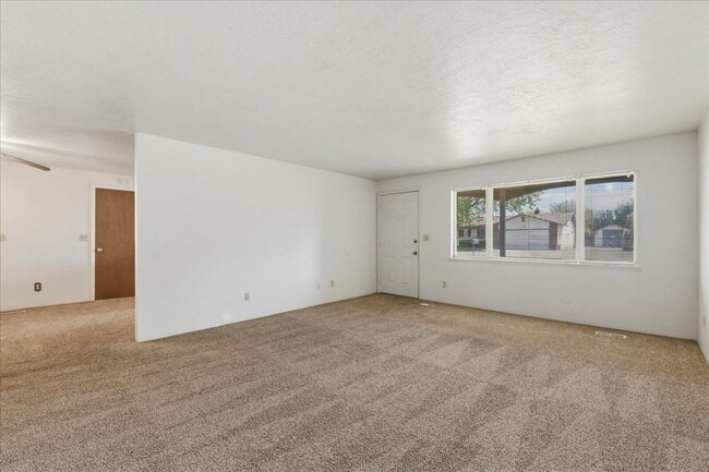 Photo - 117 N Homedale Ave