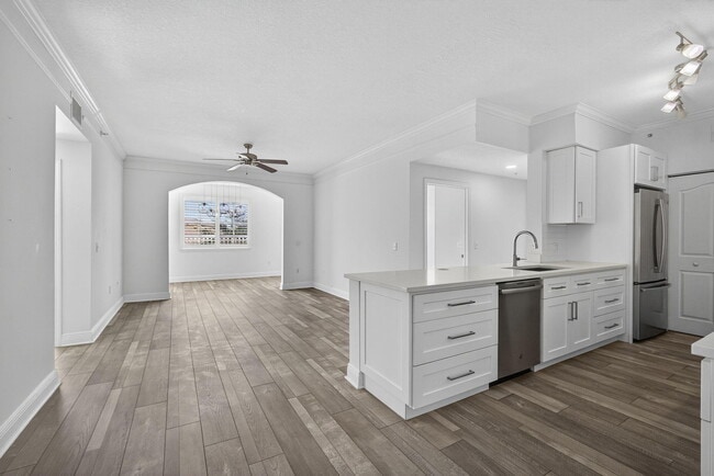 Photo - 5301 Myrtlewood Cir E