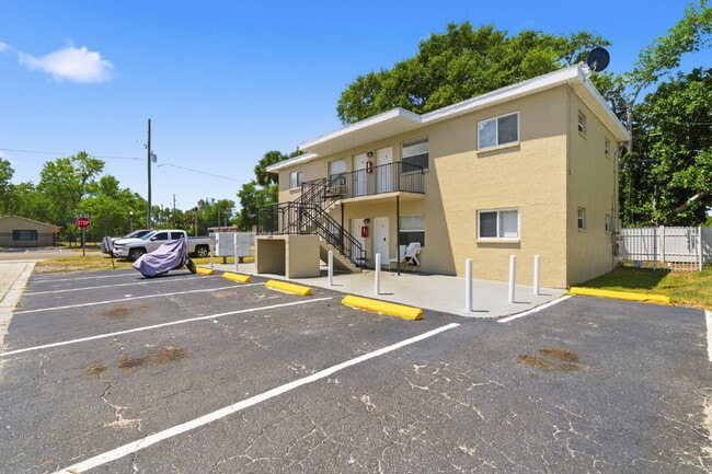 Updated 2-bedroom apartment in St. Petersburg offering 650 square feet of refreshed living space ...