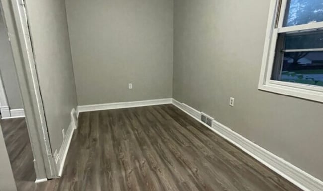 Photo - Spacious 4-Bed Home with 2-Car Garage & Ba...