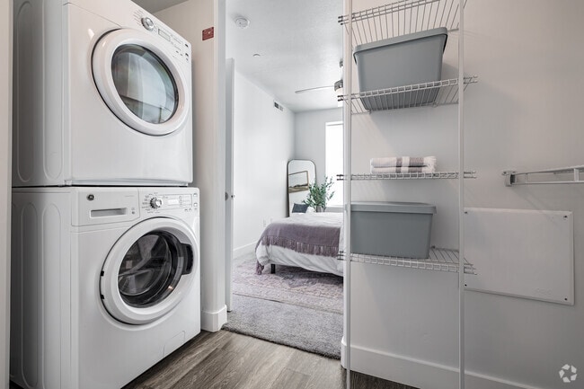 1BR, 1BA - 562SF - Laundry/Bedroom