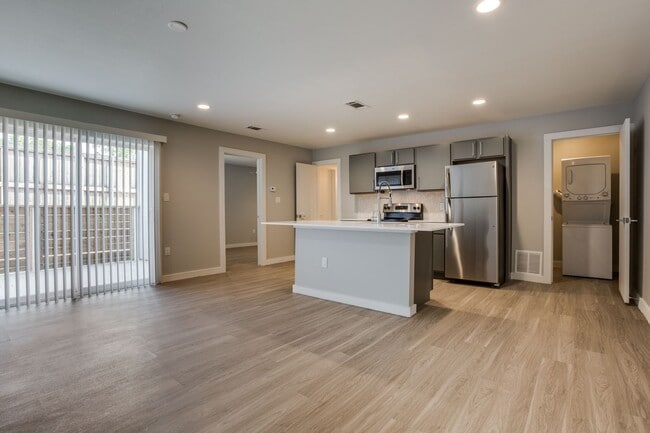 Photo - Look and Lease ?Come live with us at Trousdale in Apt 250! Luxury one-bedroom for $1299 (13 lease... Unidad 250
