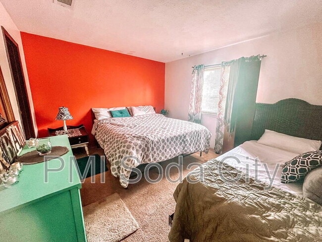Photo - 810 Old Manor Rd