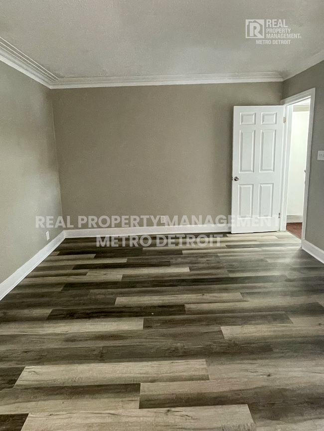 Photo - 16210 Ferguson St