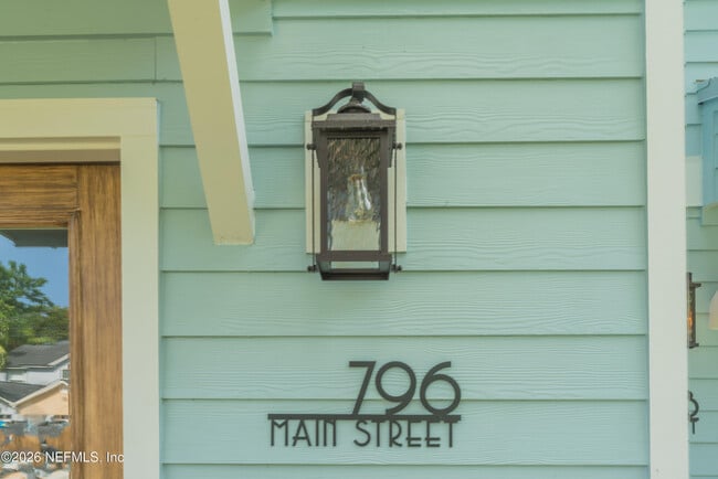 Photo - 796 Main St