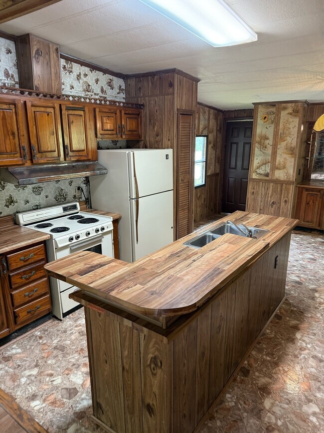 Building Photo - 601 Dillard Dr Rental