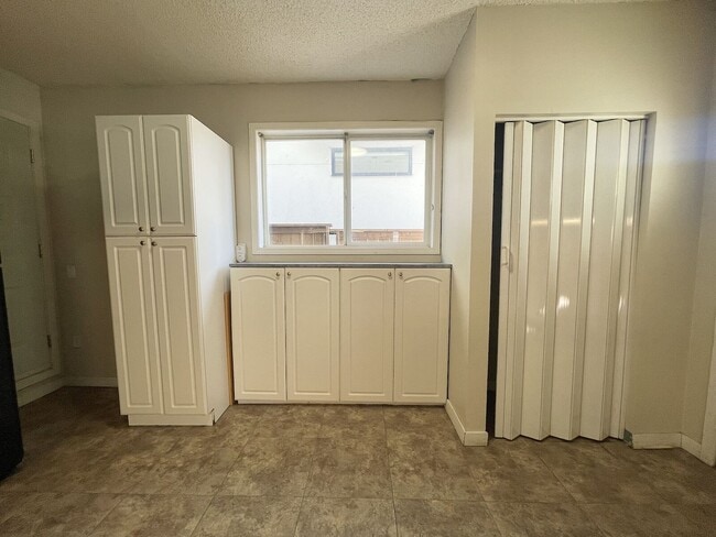 Building Photo - 4324 Bowness Rd